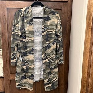 Camo cardigan with front pockets
